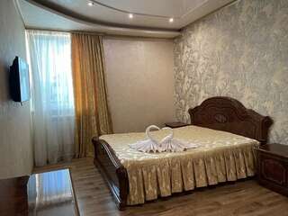 Гостевой дом Эллаиса Адлер Двухместная комната (общий душ и туалет на этаже)-1