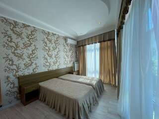 Гостевой дом Эллаиса Адлер Четырехместная комната с видом во внутренний двор-4