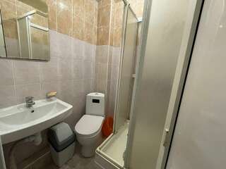 Гостевой дом Эллаиса Адлер Двухместная комната с балконом (2 односпальные кровати)-8