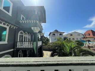 Гостевой дом Эллаиса Адлер Двухместная комната с балконом и видом во внутренний двор-9