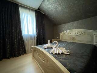 Гостевой дом Эллаиса Адлер Четырехместная комната на мансарде, 4 этаж-5