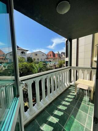 Гостевой дом Эллаиса Адлер Двухместная комната с балконом и видом во внутренний двор-11