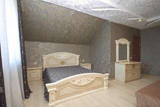 Гостевой дом Эллаиса Адлер Четырехместная комната на мансарде, 4 этаж-4