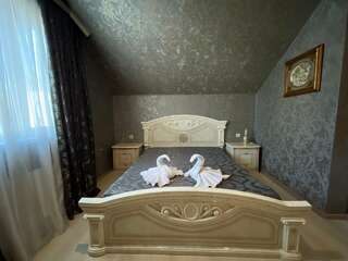 Гостевой дом Эллаиса Адлер Четырехместная комната на мансарде, 4 этаж-6