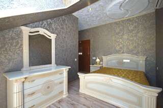 Гостевой дом Эллаиса Адлер Двухместная комната (мансарда, 4 этаж)-1