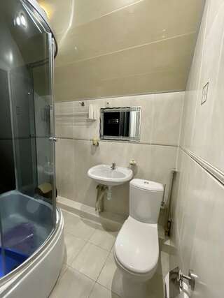 Гостевой дом Эллаиса Адлер Четырехместная комната на мансарде, 4 этаж-9