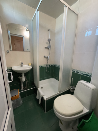 Гостевой дом Эллаиса Адлер Двухместная улучшенная комната с балконом и видом во внутренний двор-4