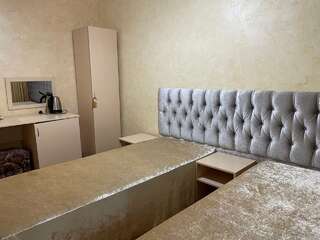 Гостевой дом Эллаиса Адлер Двухместная комната с балконом (2 односпальные кровати)-6