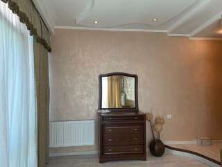 Гостевой дом Эллаиса Адлер Четырехместная комната с видом во внутренний двор-5